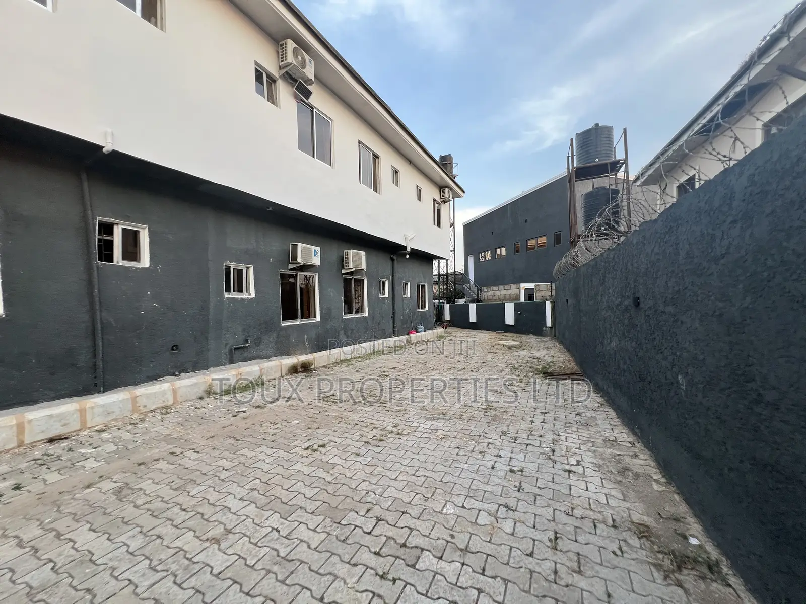 20bdrm House in Zone 4 / Wuse for sale