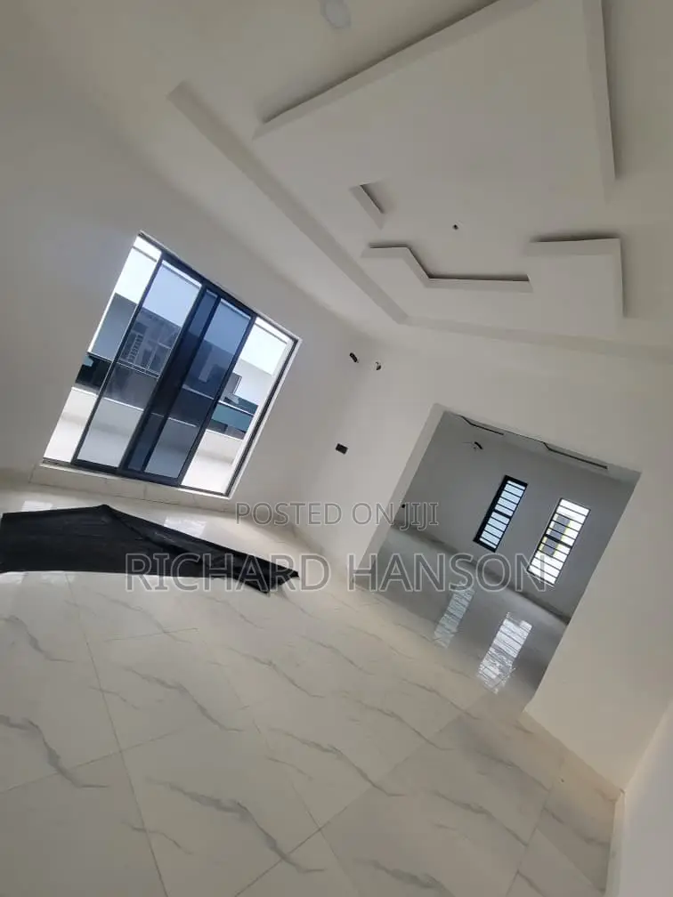 3bdrm Apartment in Abraham Adesanya Estate for rent