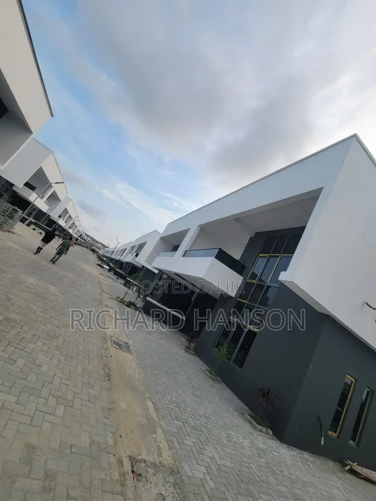 3bdrm Apartment in Abraham Adesanya Estate for rent