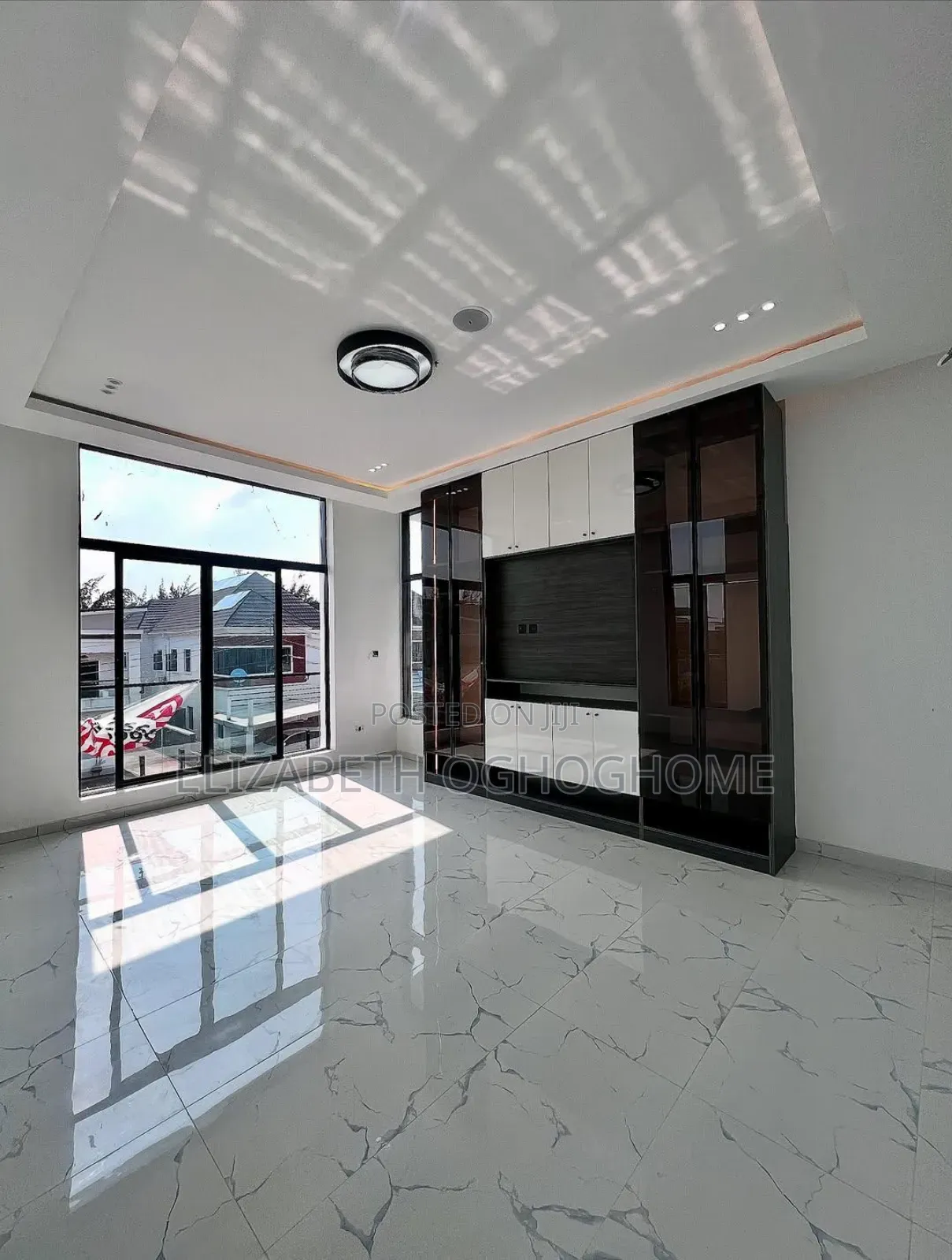 5bdrm Duplex in Ikota for sale