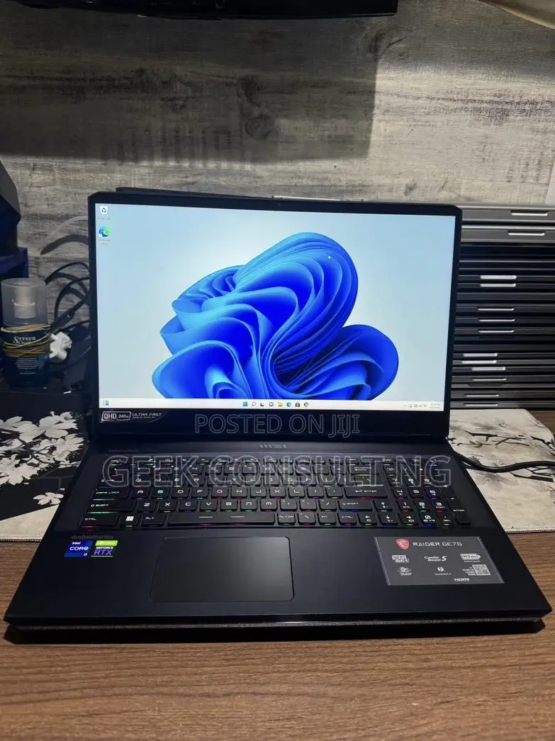 Laptop MSI Raider GE76 12UGS 32GB Intel Core i7 SSD 1T