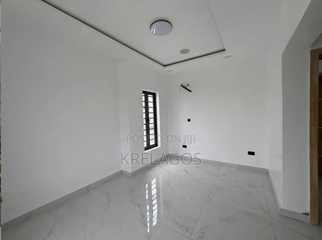 5bdrm Duplex in Royal Gardens, Off Lekki-Epe Expressway for sale