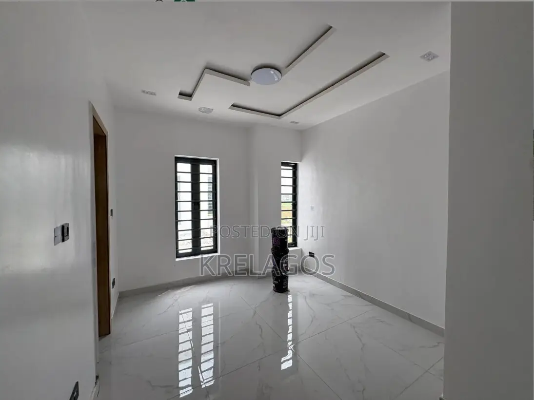 5bdrm Duplex in Royal Gardens, Off Lekki-Epe Expressway for sale