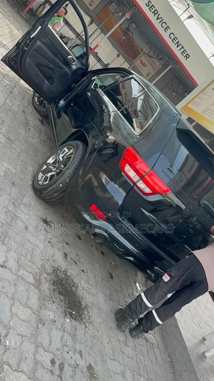 Jeep Grand Cherokee SRT 4dr SUV 4WD (6.4L 8cyl 8A) 2014 Black