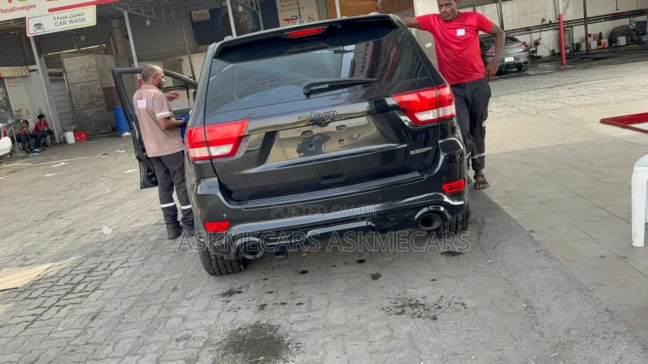 Jeep Grand Cherokee SRT 4dr SUV 4WD (6.4L 8cyl 8A) 2014 Black