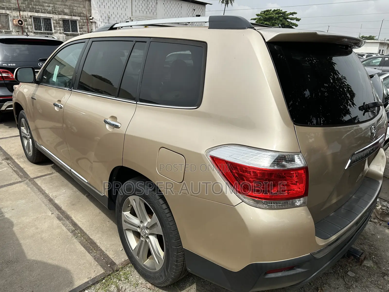 Toyota Highlander Limited 3.5l 4WD 2013 Gold