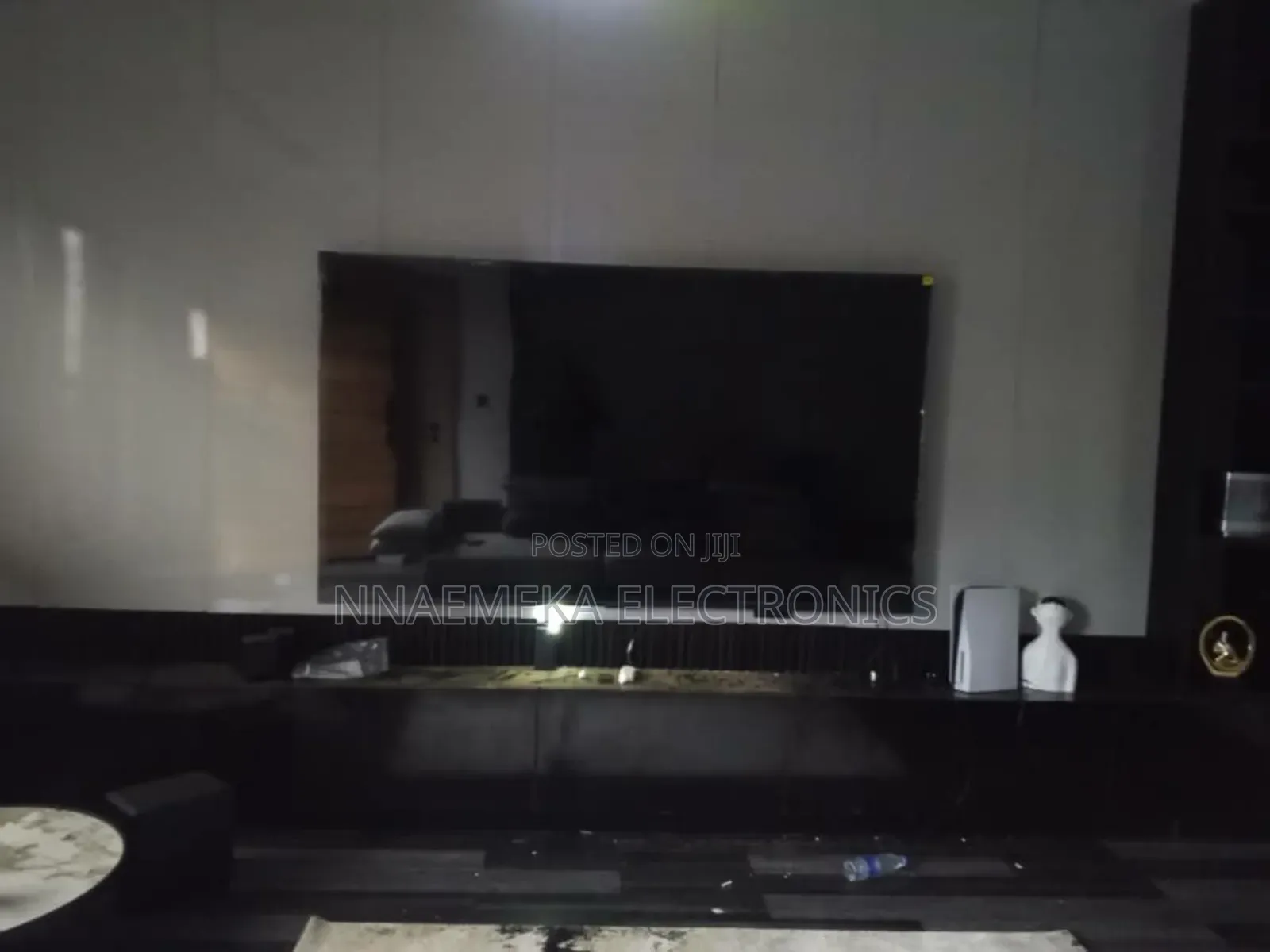 Mora 32inchs Smart Tv
