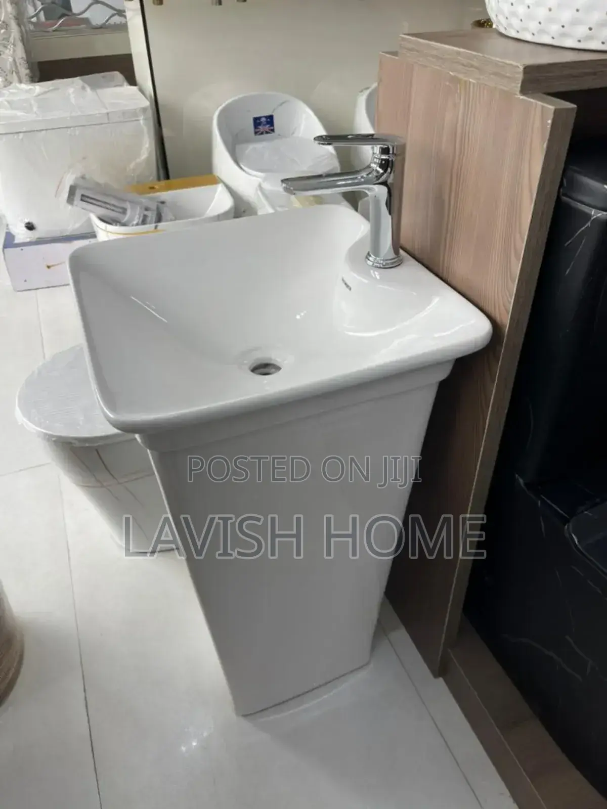 Piece Wash Basin With Integrated Full Pedestal.
