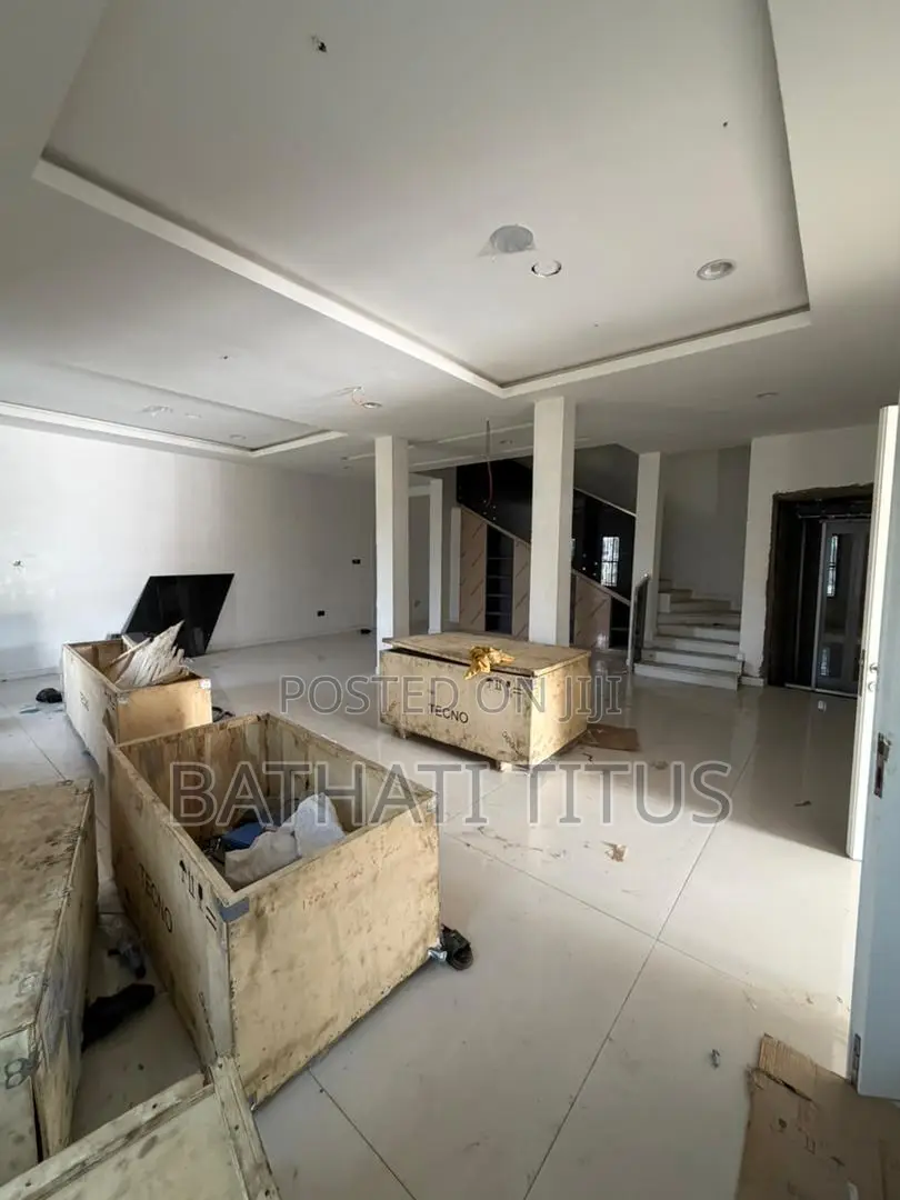 5bdrm Duplex in Guzape District for sale