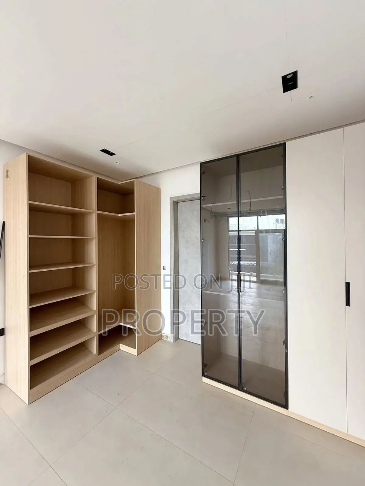 3bdrm Apartment in Lekki Phase 1 for sale