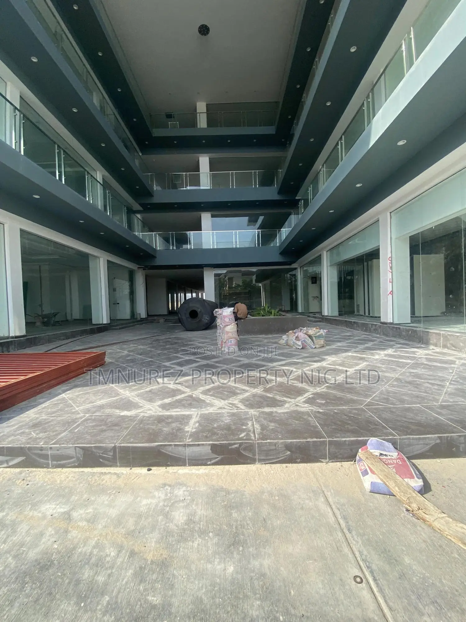 Shop Showroom for Rent at Lekki Phase1