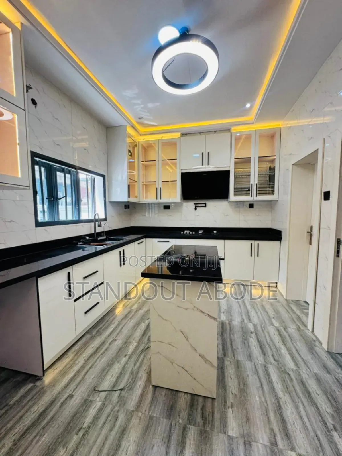 4bdrm Duplex in Inside An Estate, Surulere for sale