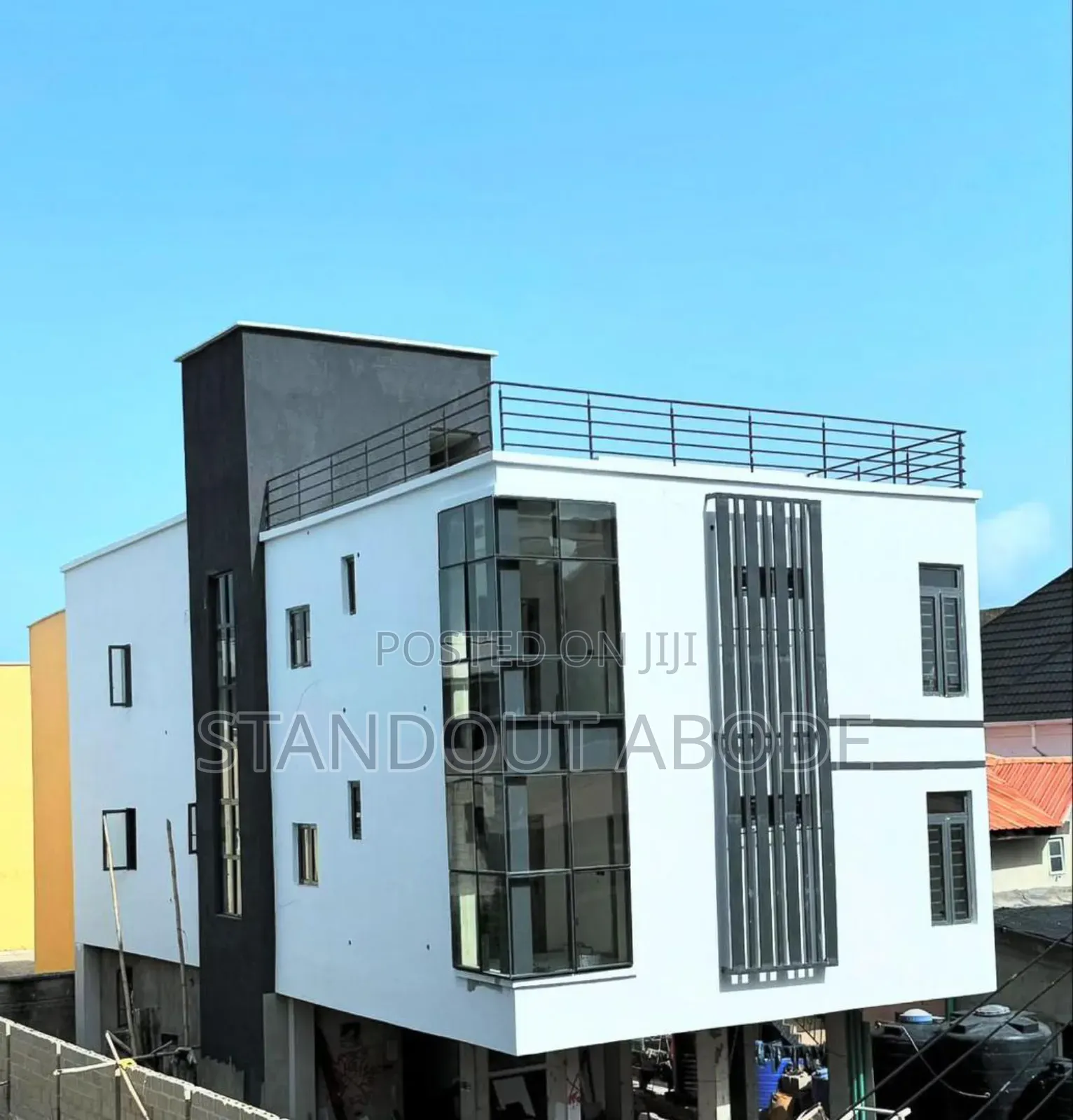 Studio Apartment in In An Estate In, Off Lekki-Epe Expressway for sale