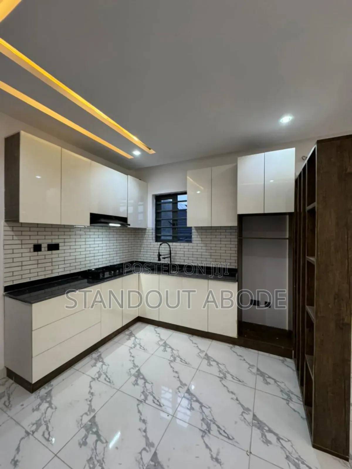Studio Apartment in In An Estate In, Off Lekki-Epe Expressway for sale