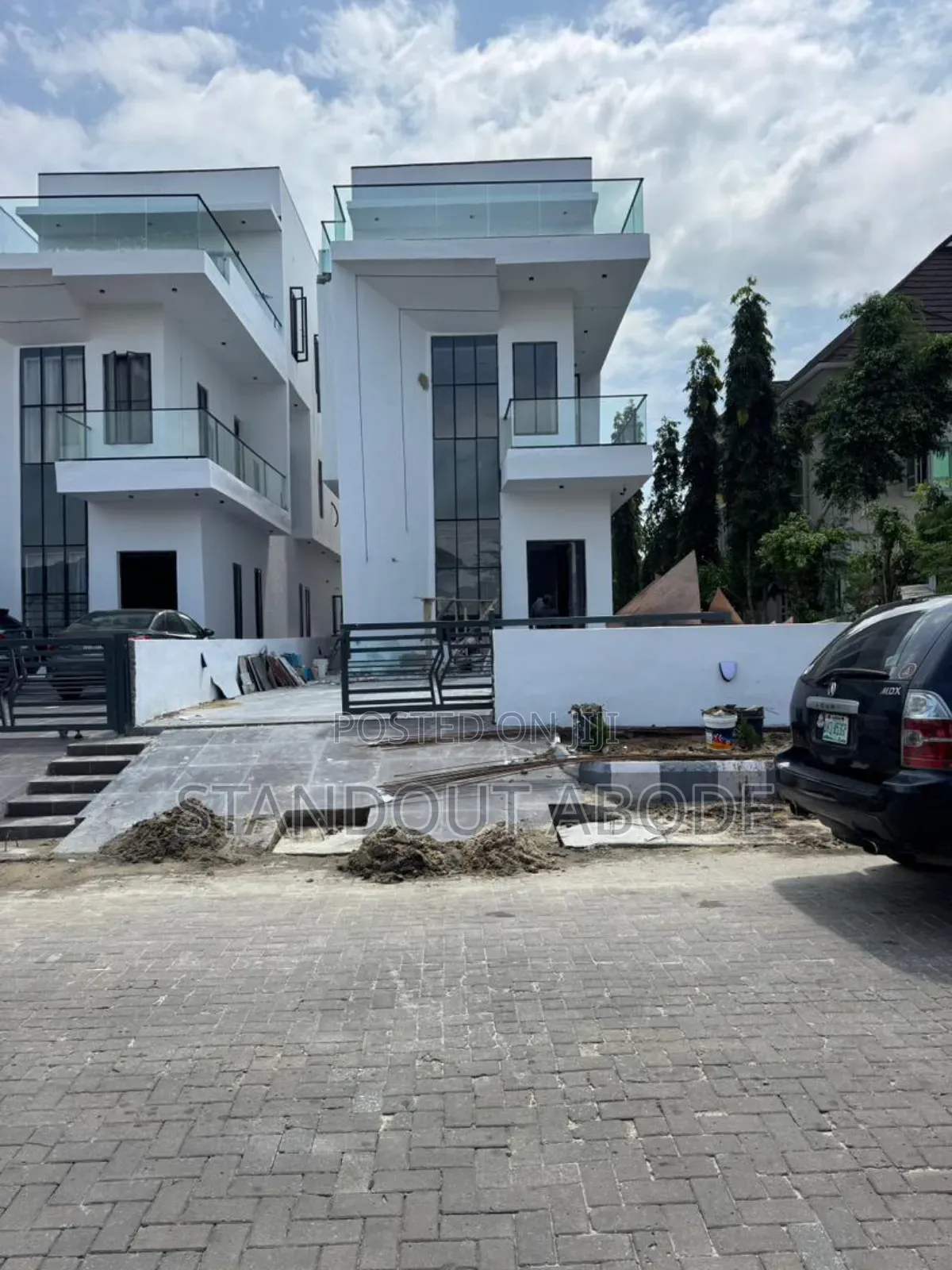 5bdrm Duplex in Orchid Road, Off Lekki-Epe Expressway for sale