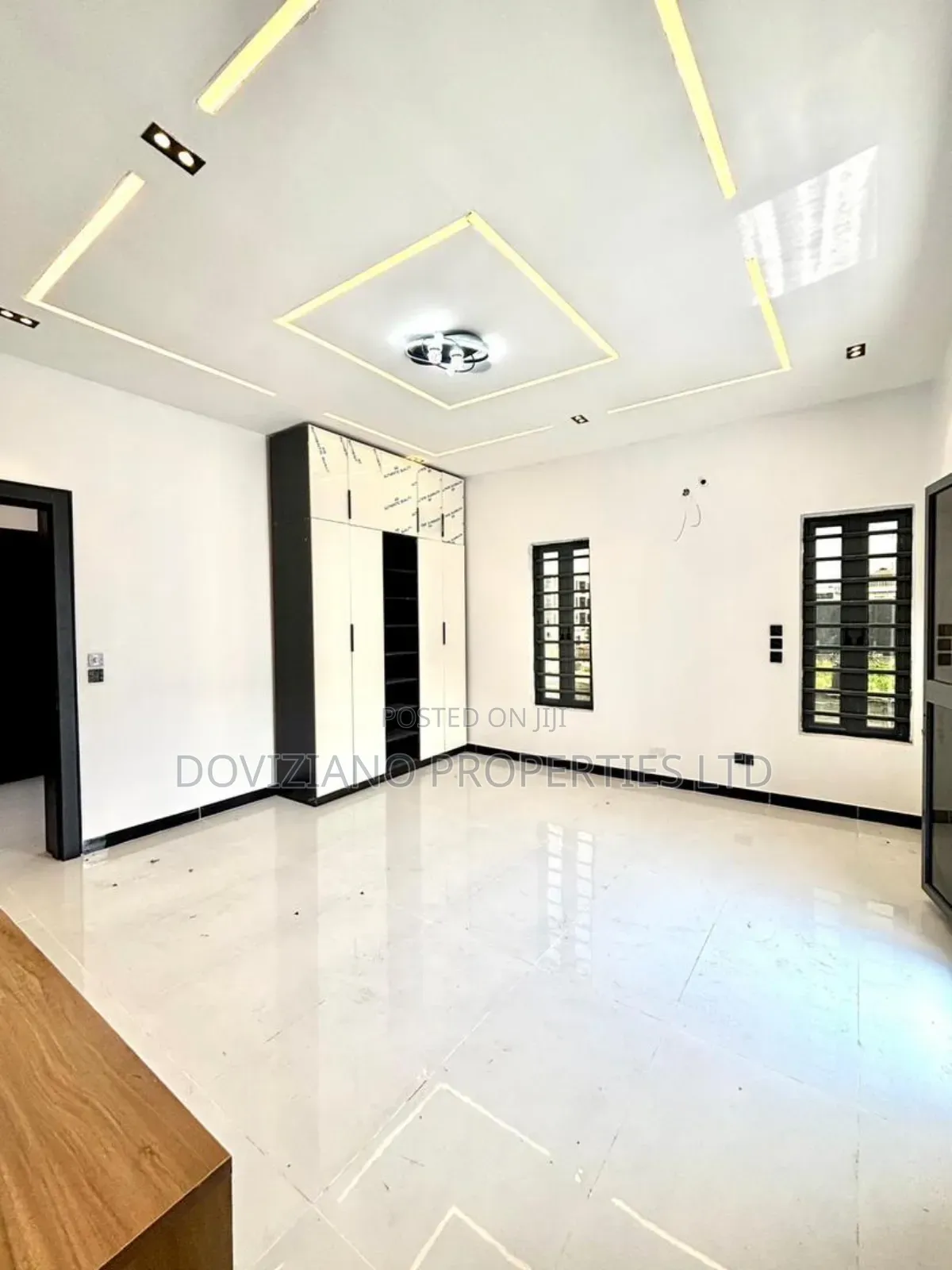 5bdrm Duplex in Ologolo for sale
