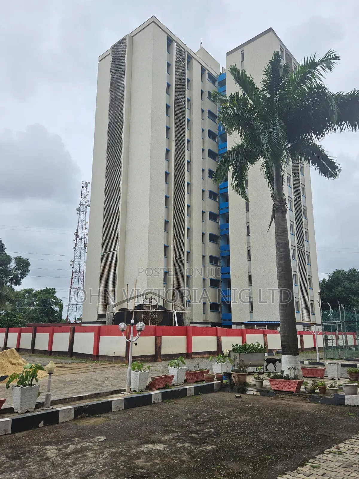 20bdrm Block of Flats in Surulere for sale