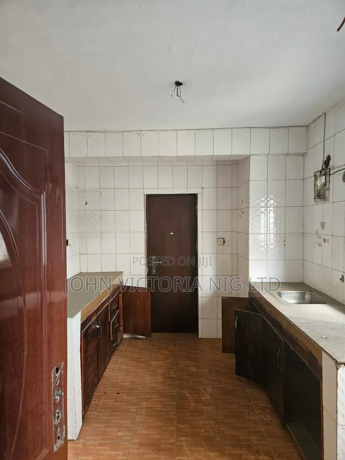20bdrm Block of Flats in Surulere for sale