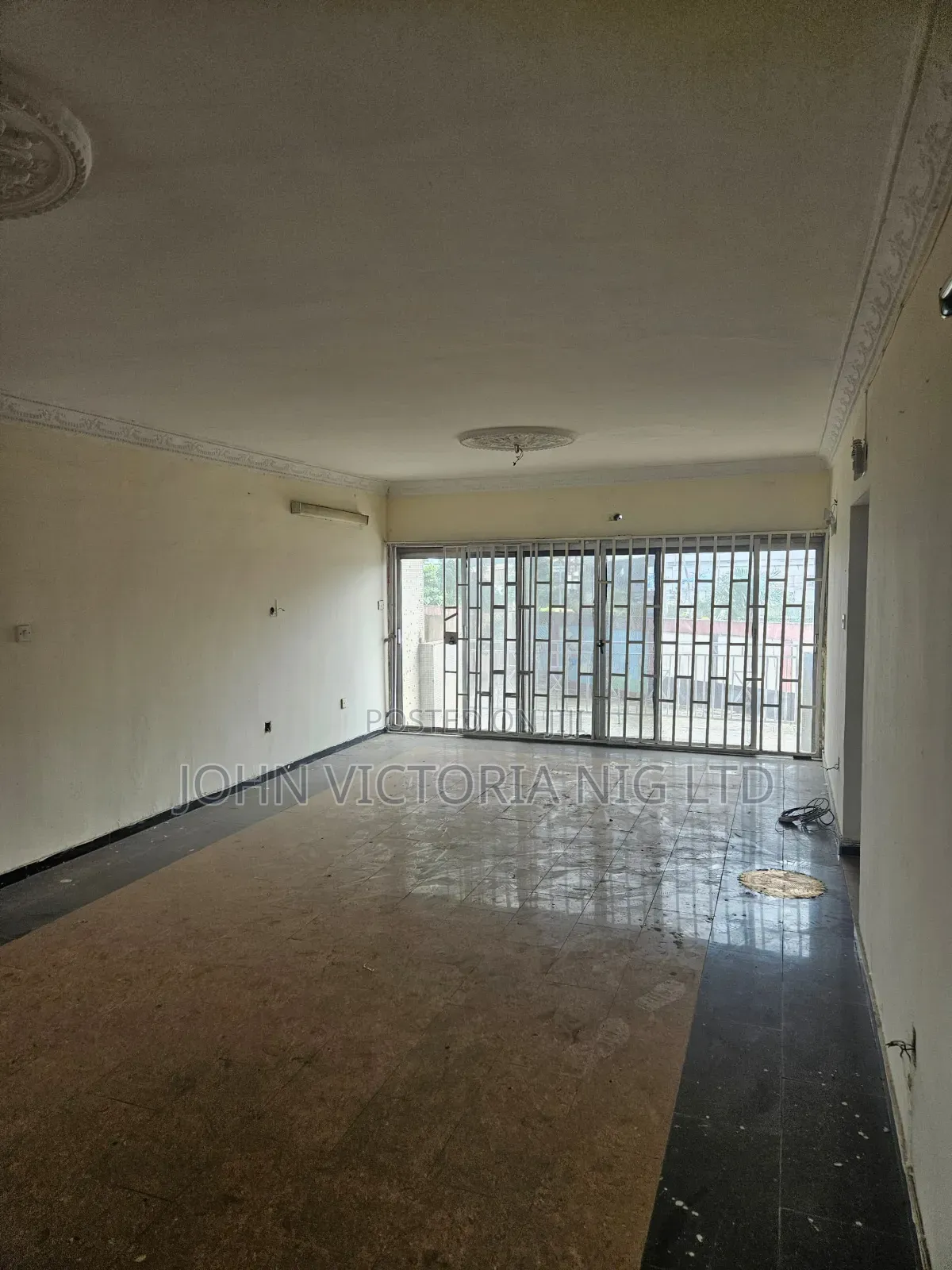 20bdrm Block of Flats in Surulere for sale