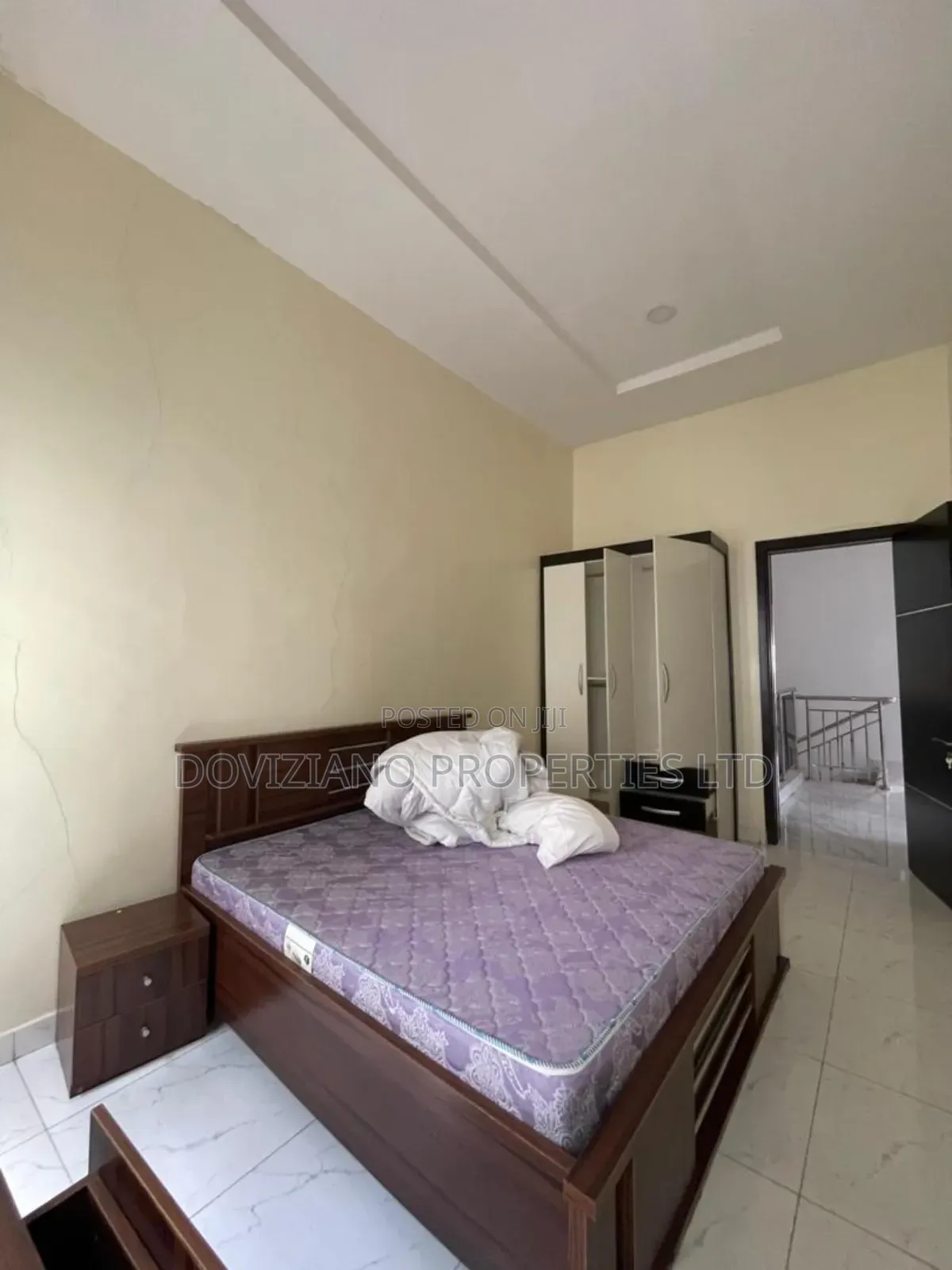 4bdrm Duplex in Chevron for sale