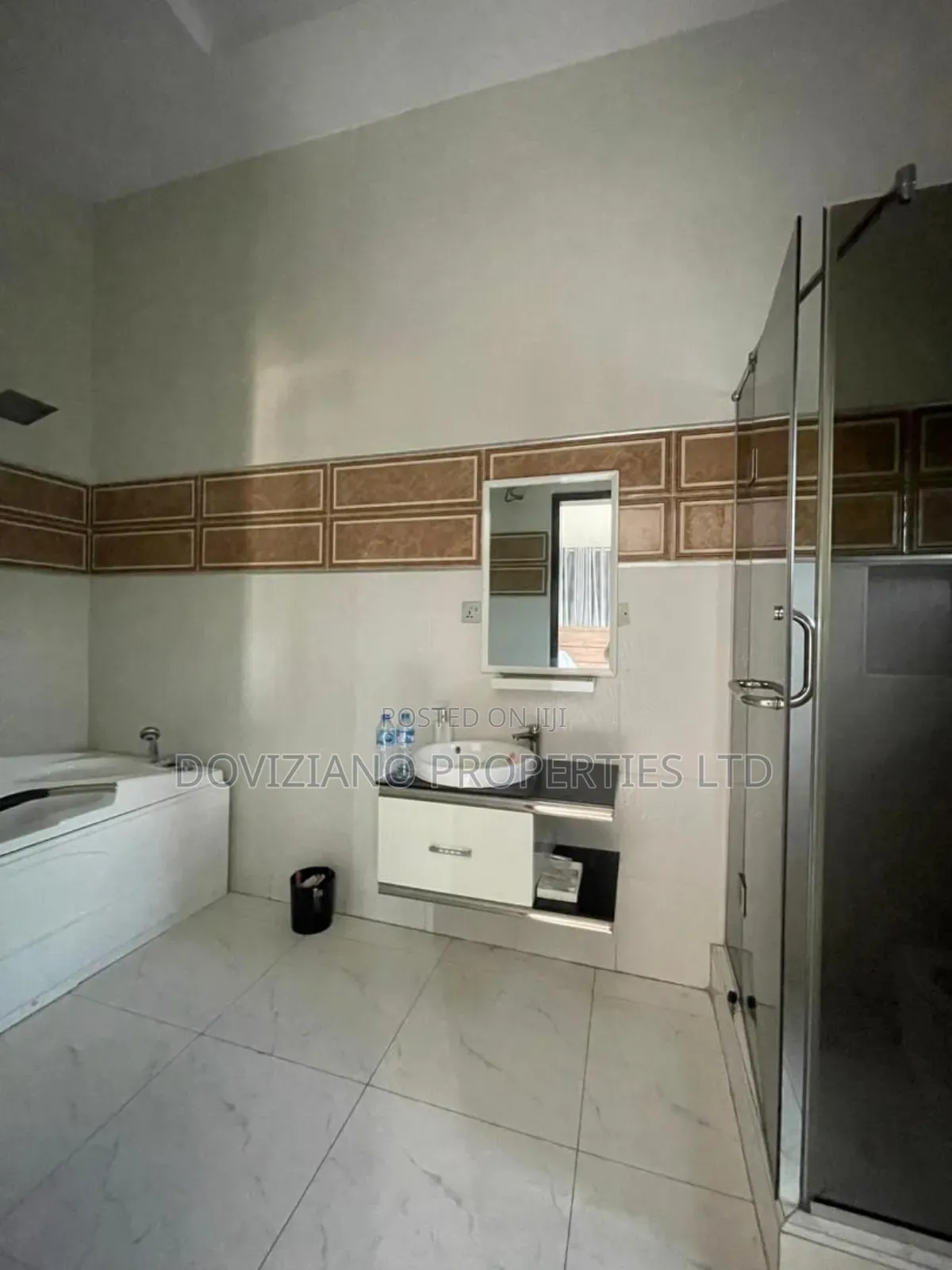 4bdrm Duplex in Chevron for sale