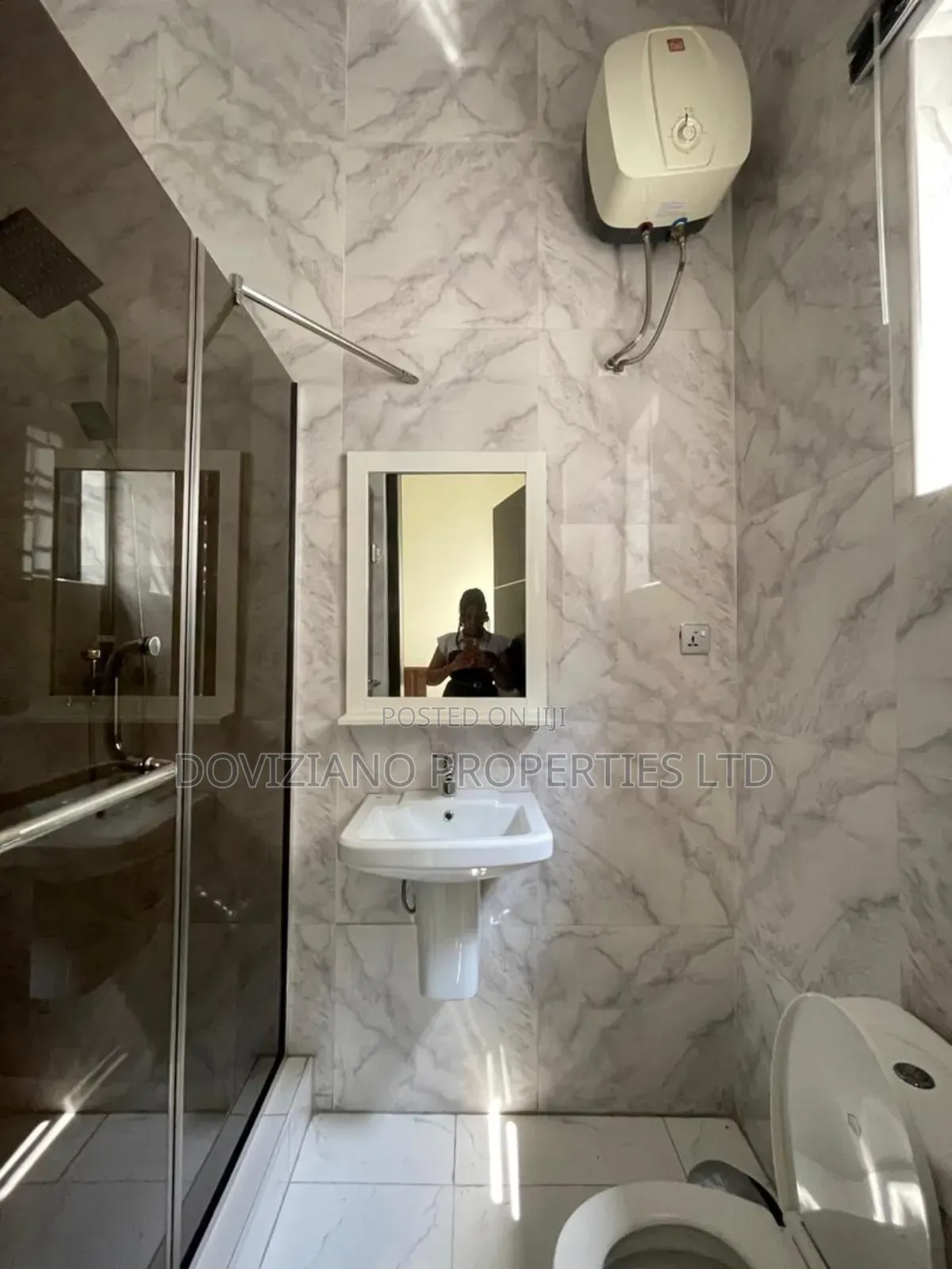 4bdrm Duplex in Chevron for sale