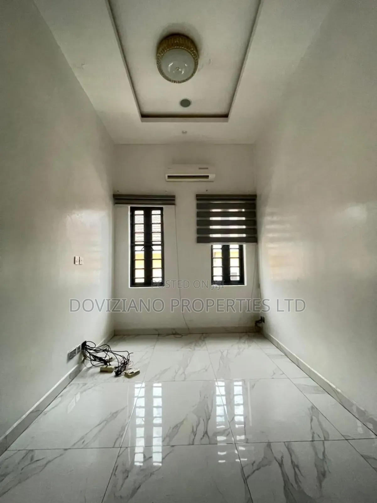 4bdrm Duplex in Chevron for sale
