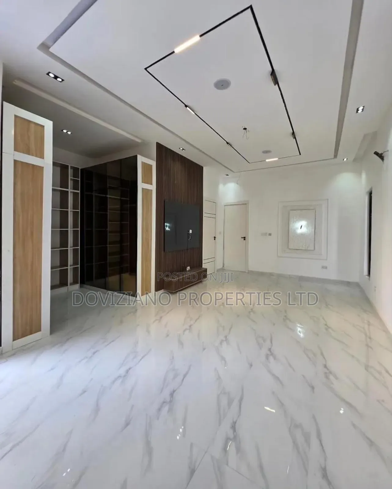 5bdrm Duplex in Chevron for sale