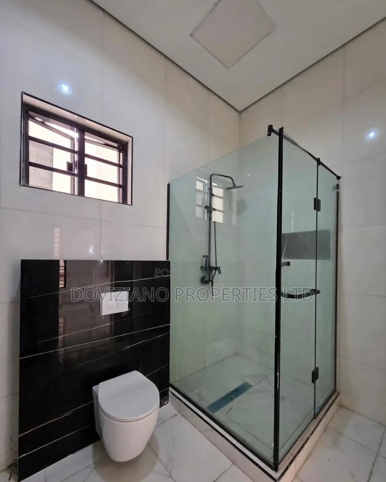5bdrm Duplex in Chevron for sale