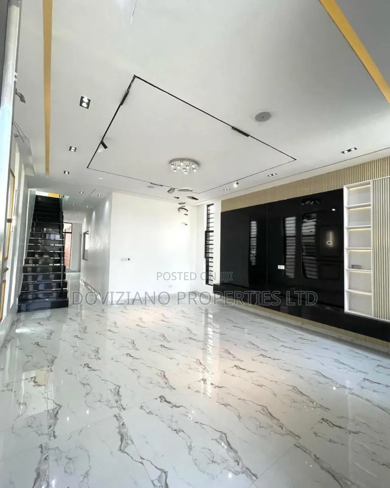 5bdrm Duplex in Chevron for sale