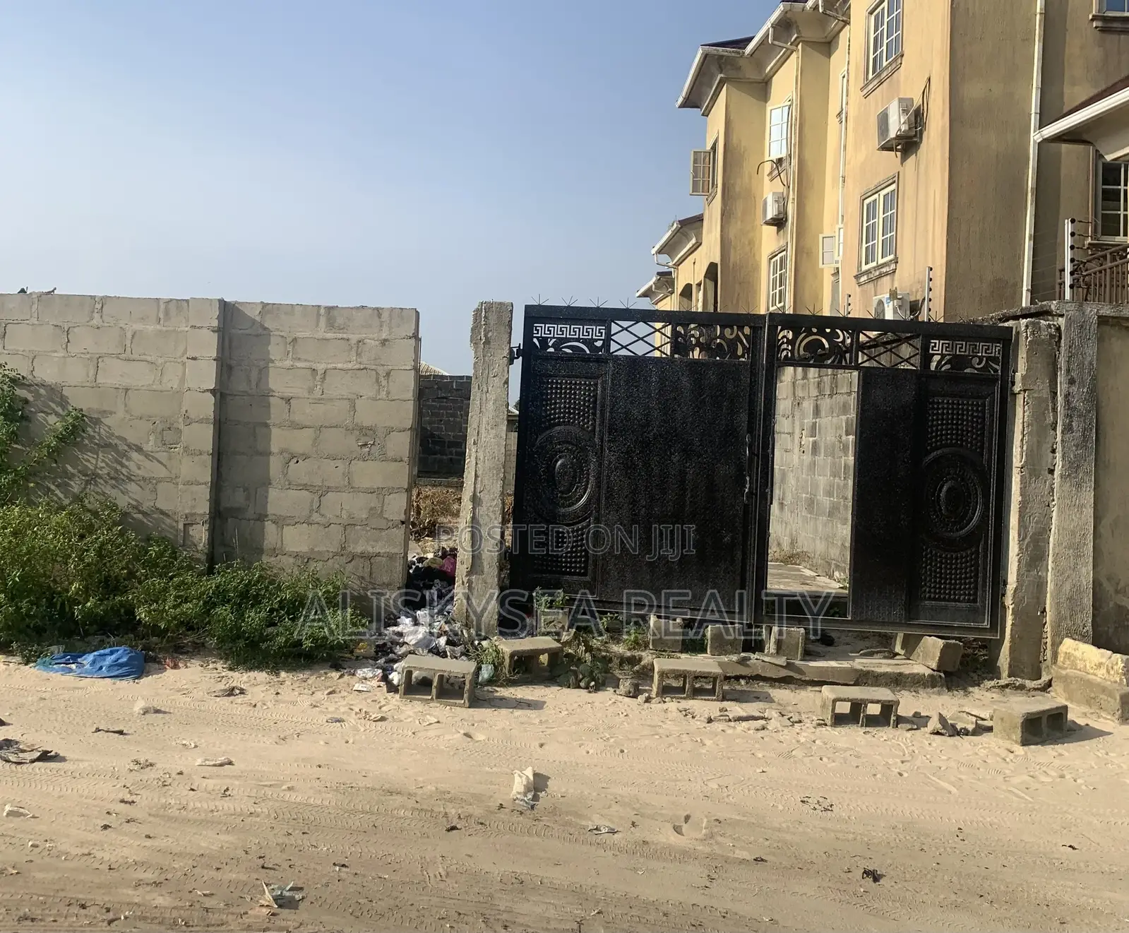 • Full Plot on 100% Dry Land – Ready for Development.