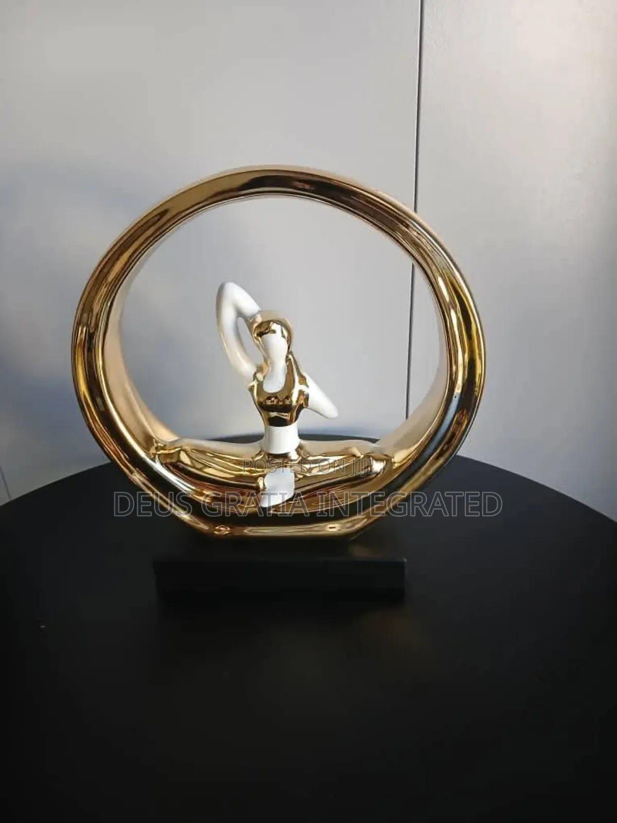Decorating Accessories/Figurines/Ornaments For Tv Stand