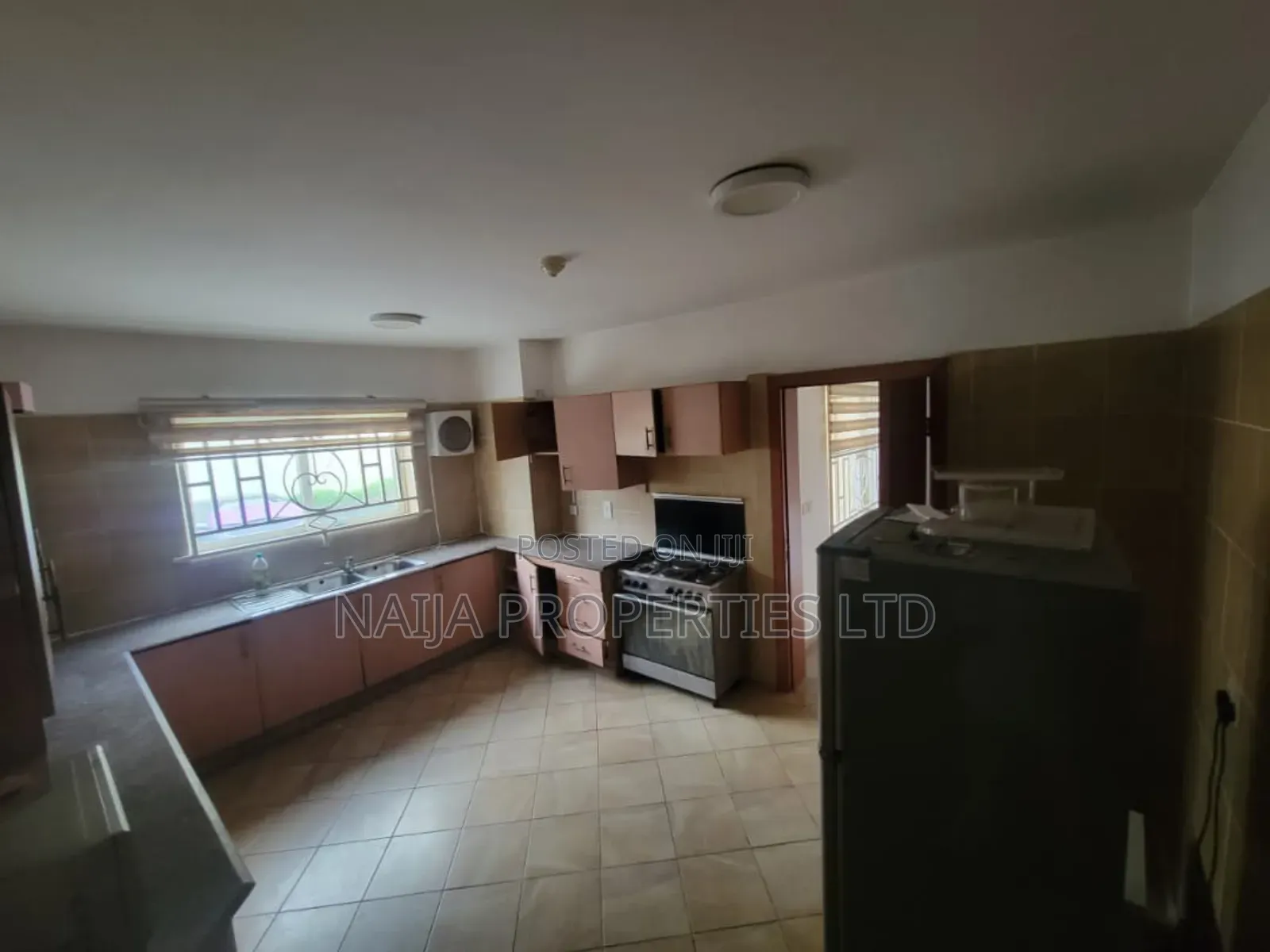 3bdrm Apartment in Oniru, Victoria Island for sale