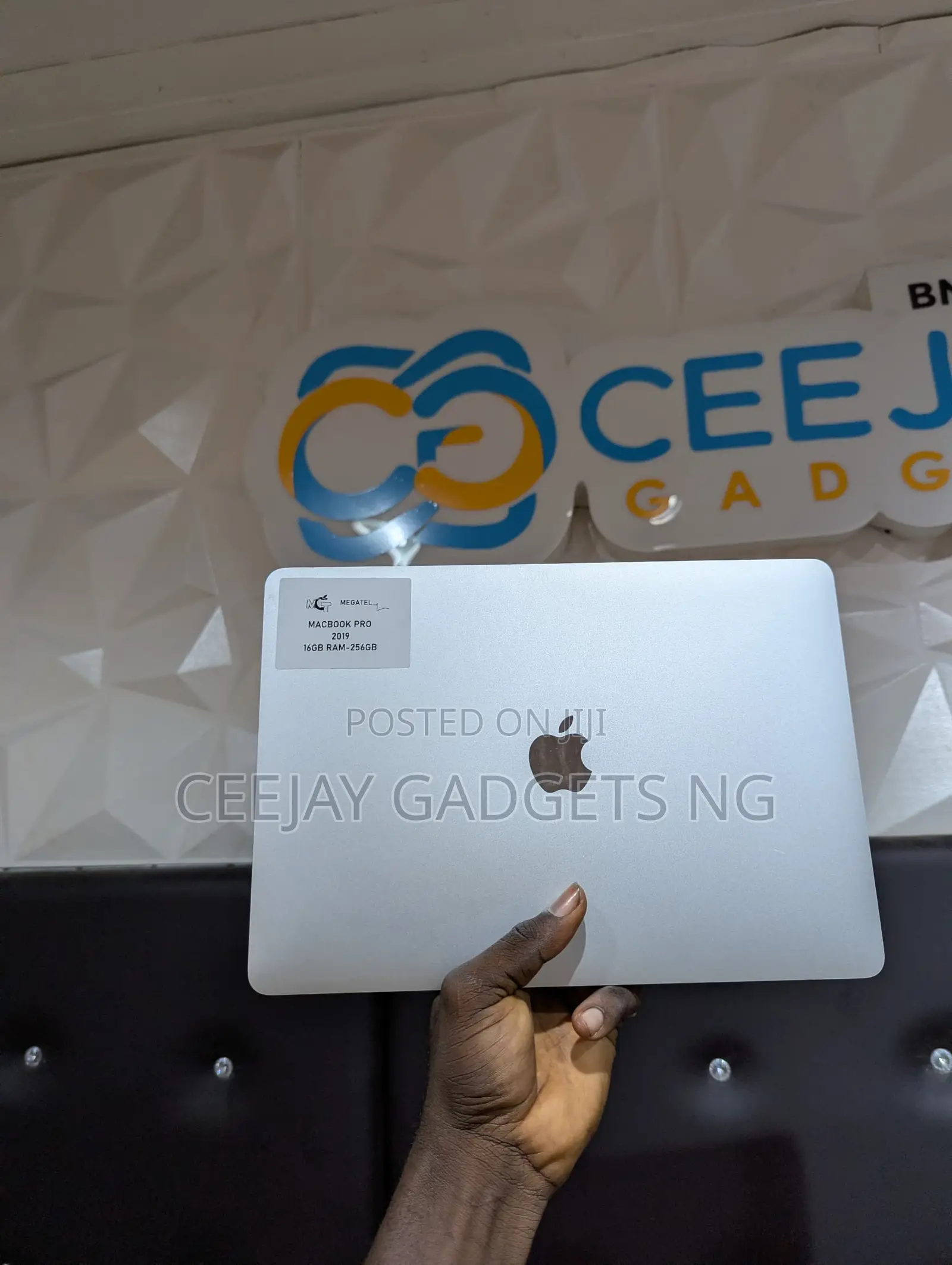 Laptop Apple MacBook Pro 2019 16GB Intel Core I5 SSD 256GB