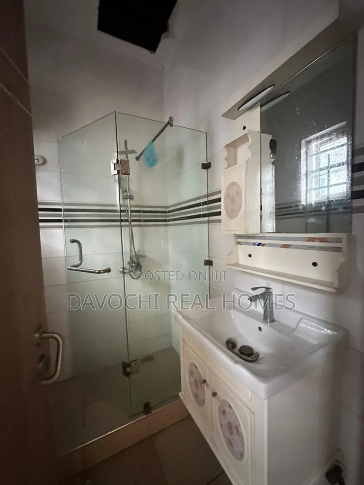 5bdrm Duplex in Osapa London Estate, Lekki for rent
