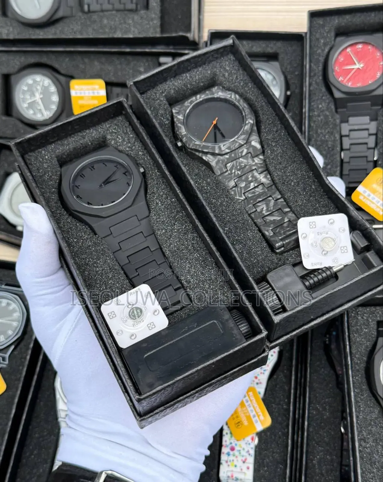 Minimalist Wristwatch With Gift Battery And Adjustment Tool