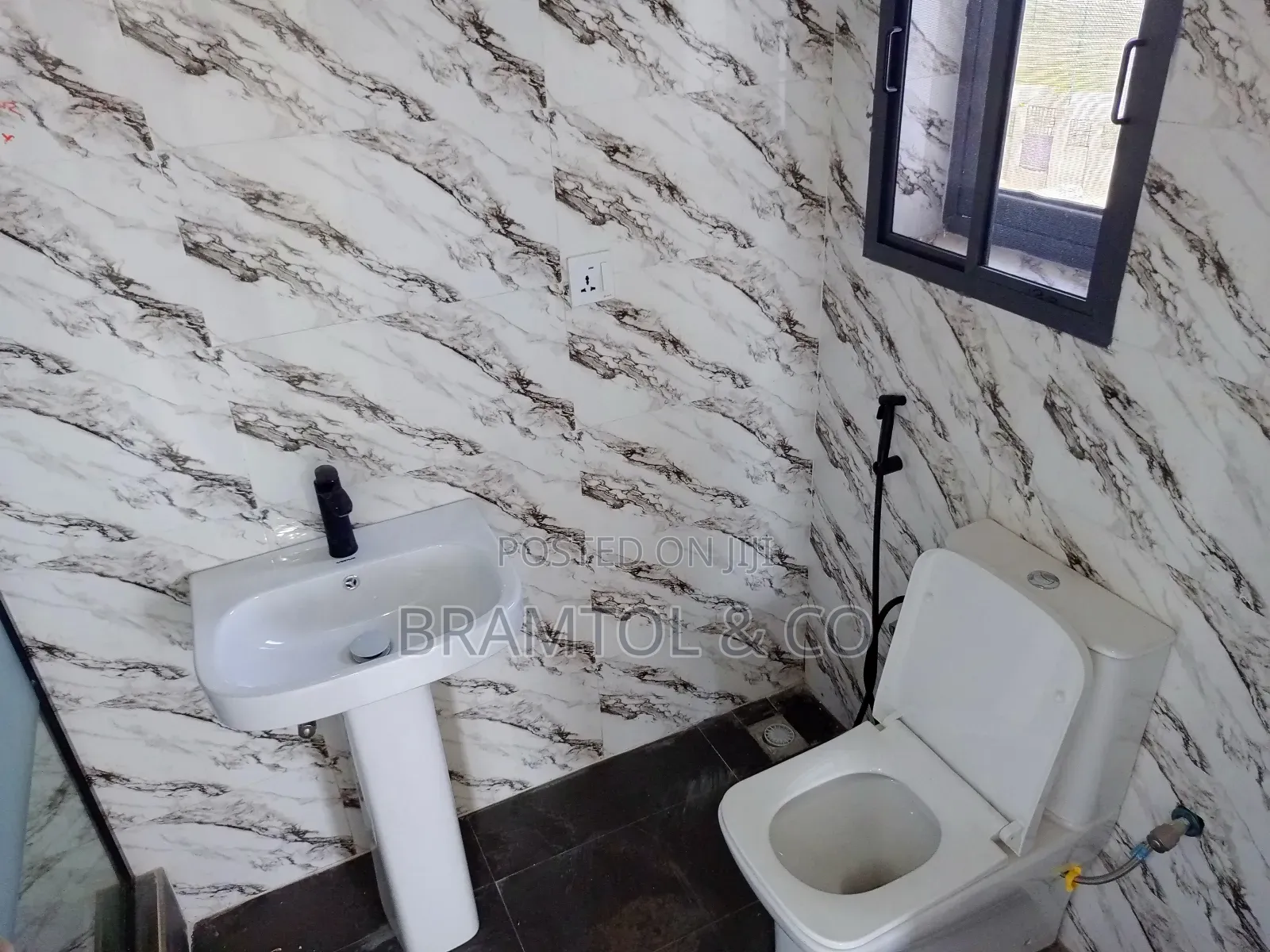 3bdrm Block of Flats in With Bq, Katampe (Main) for sale