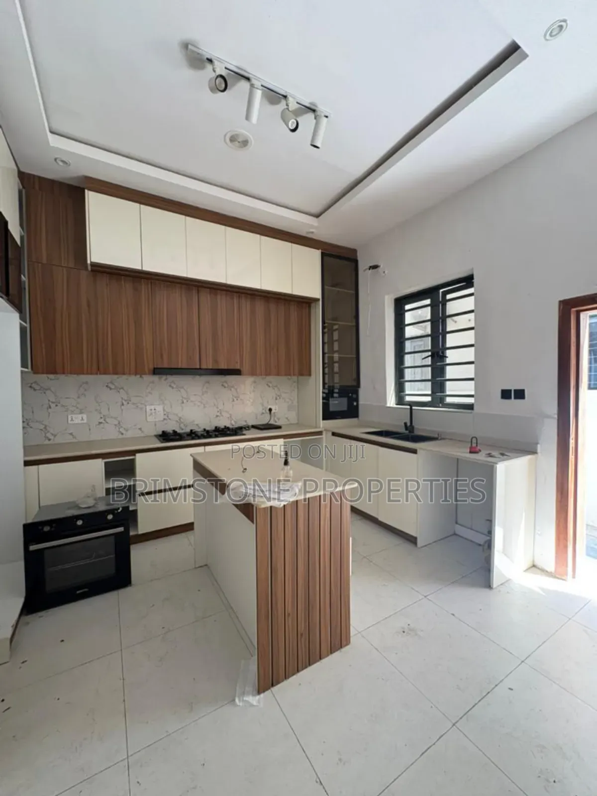 Furnished 4bdrm Duplex in Chevron for sale