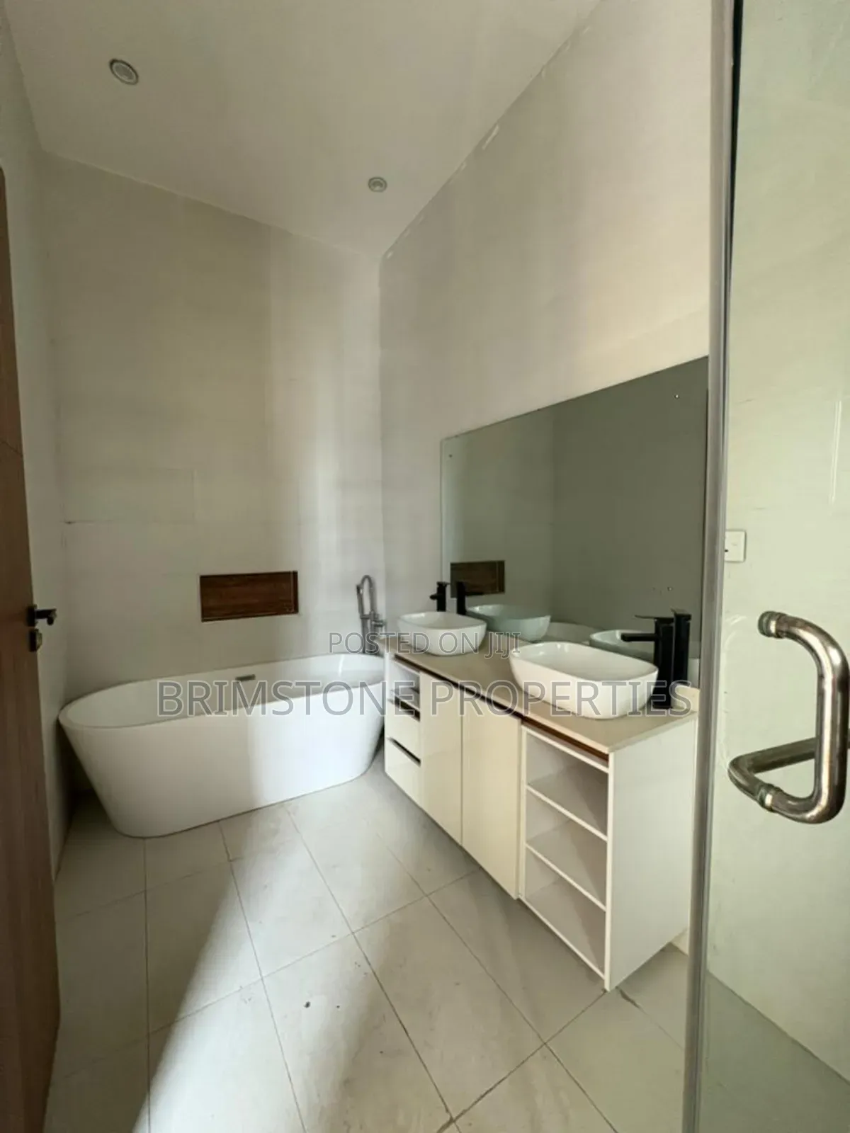 Furnished 4bdrm Duplex in Chevron for sale
