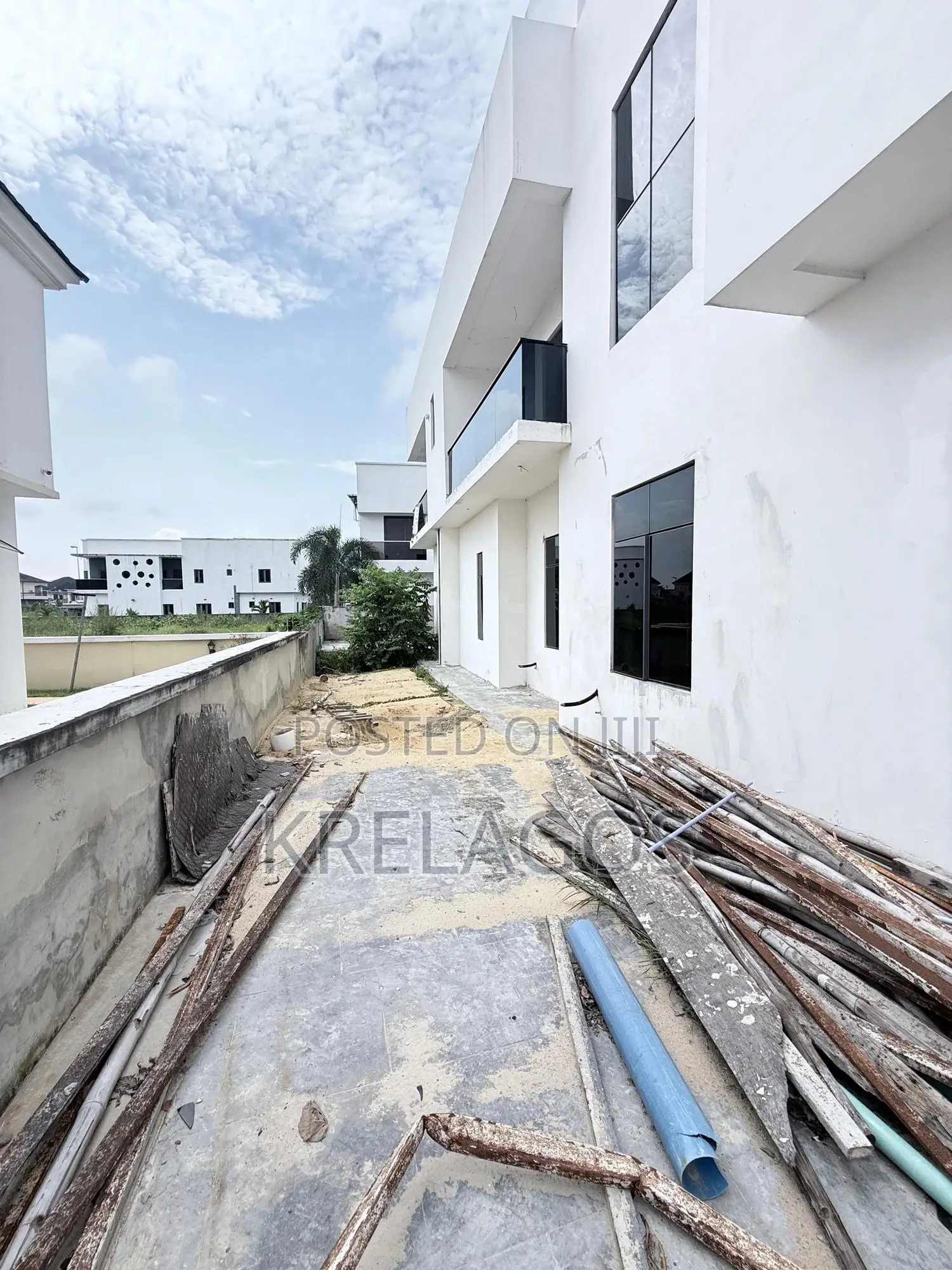 5bdrm Duplex in Royal Garden, Off Lekki-Epe Expressway for sale