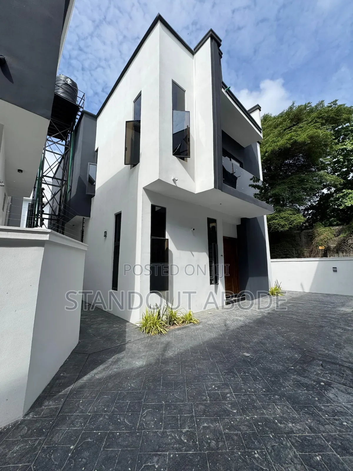4bdrm Duplex in Inside An Estate In for sale