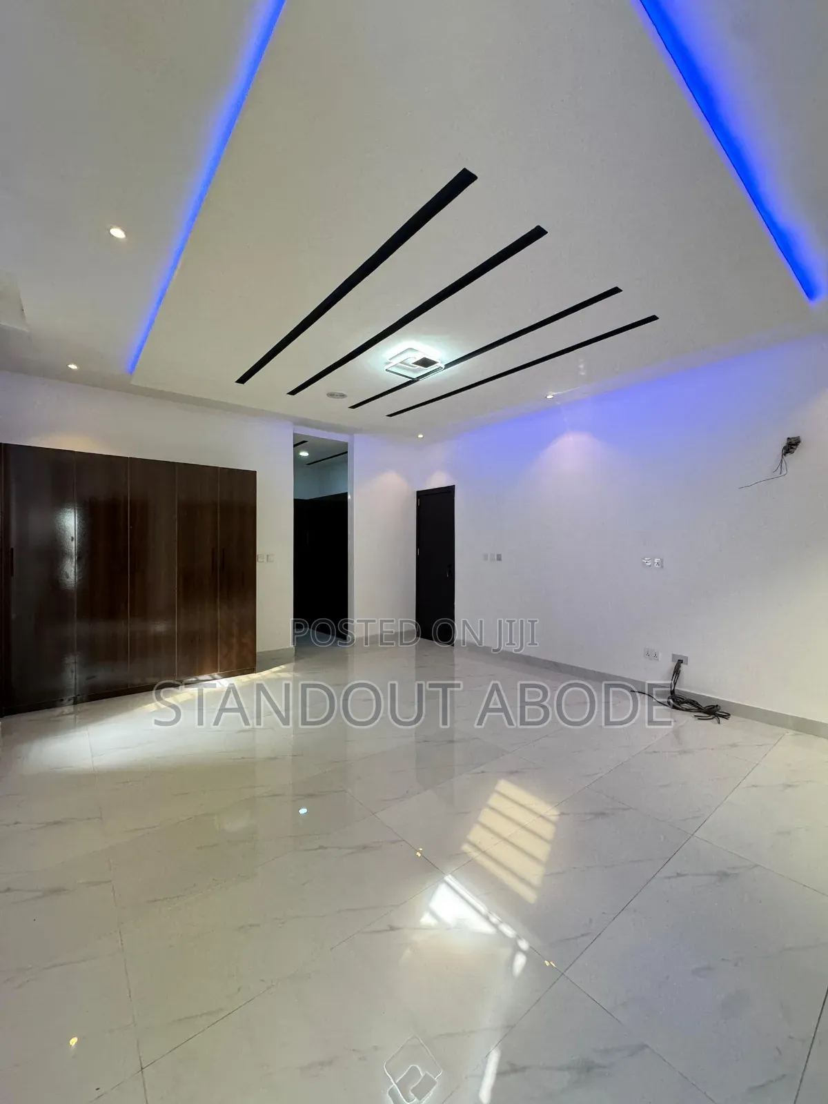 4bdrm Duplex in Inside An Estate In for sale
