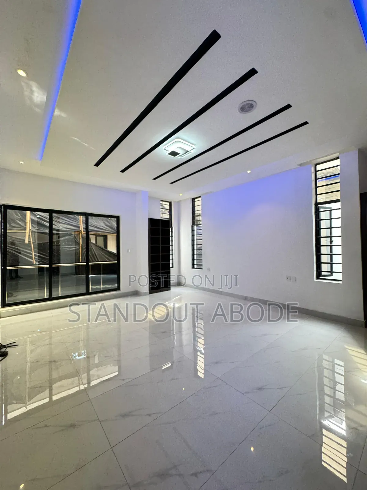 4bdrm Duplex in Inside An Estate In for sale