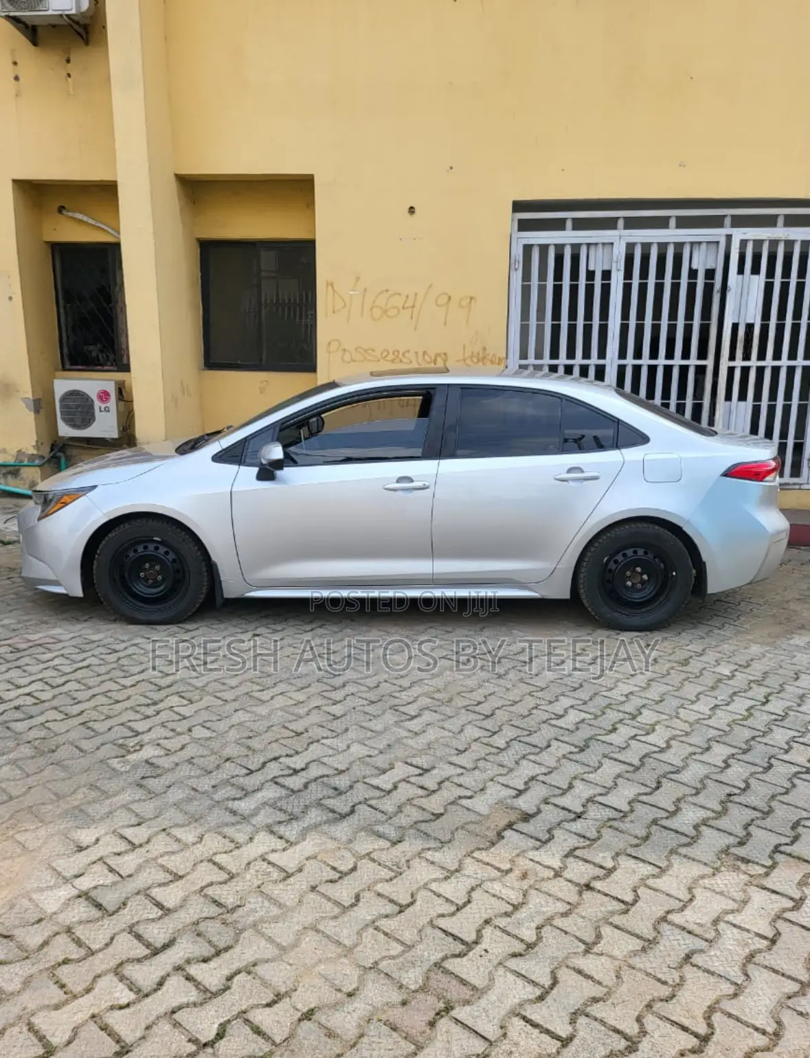 Toyota Corolla LE 2020 Silver