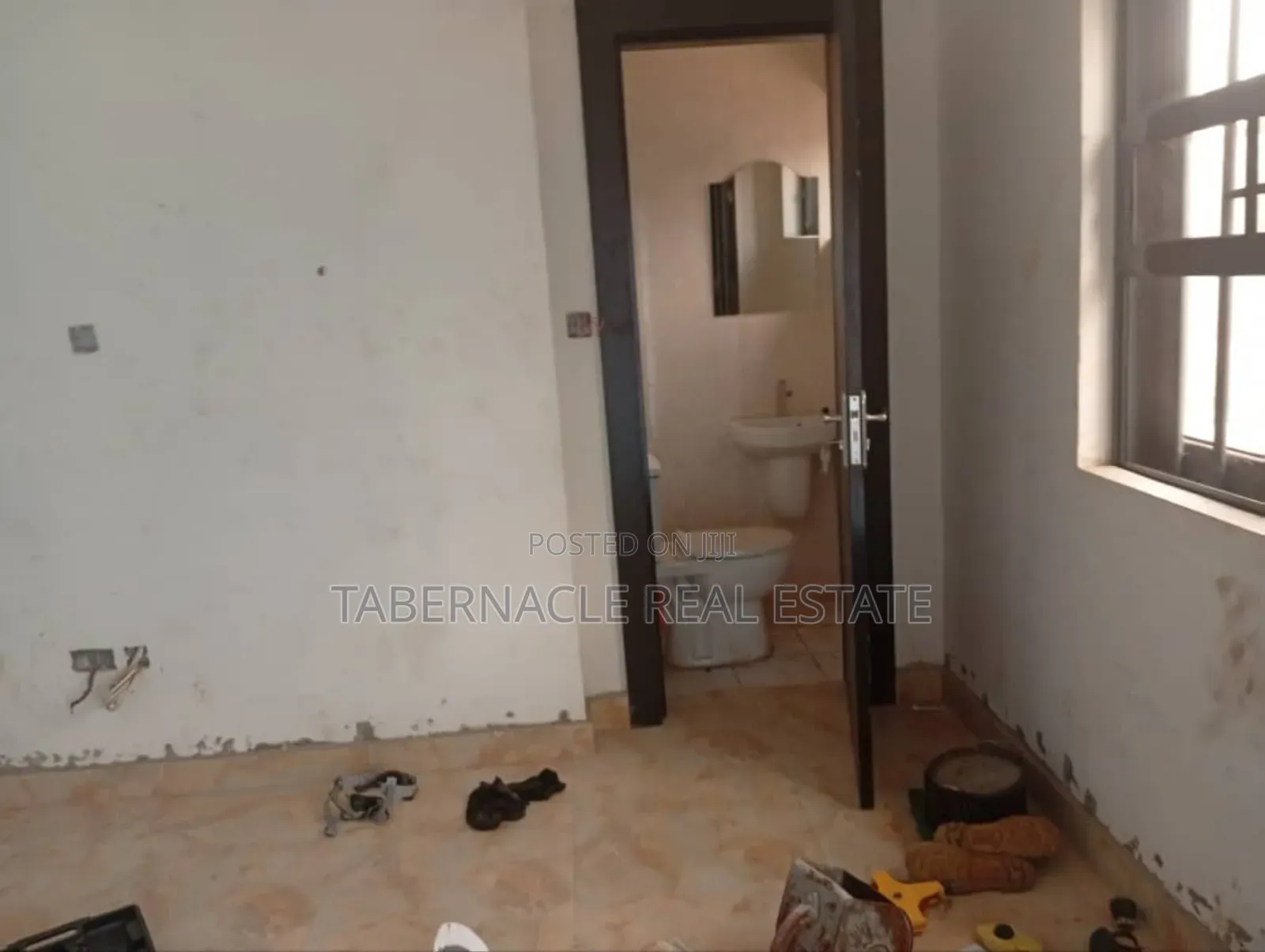 1bdrm Bungalow in Benson Garage, for rent