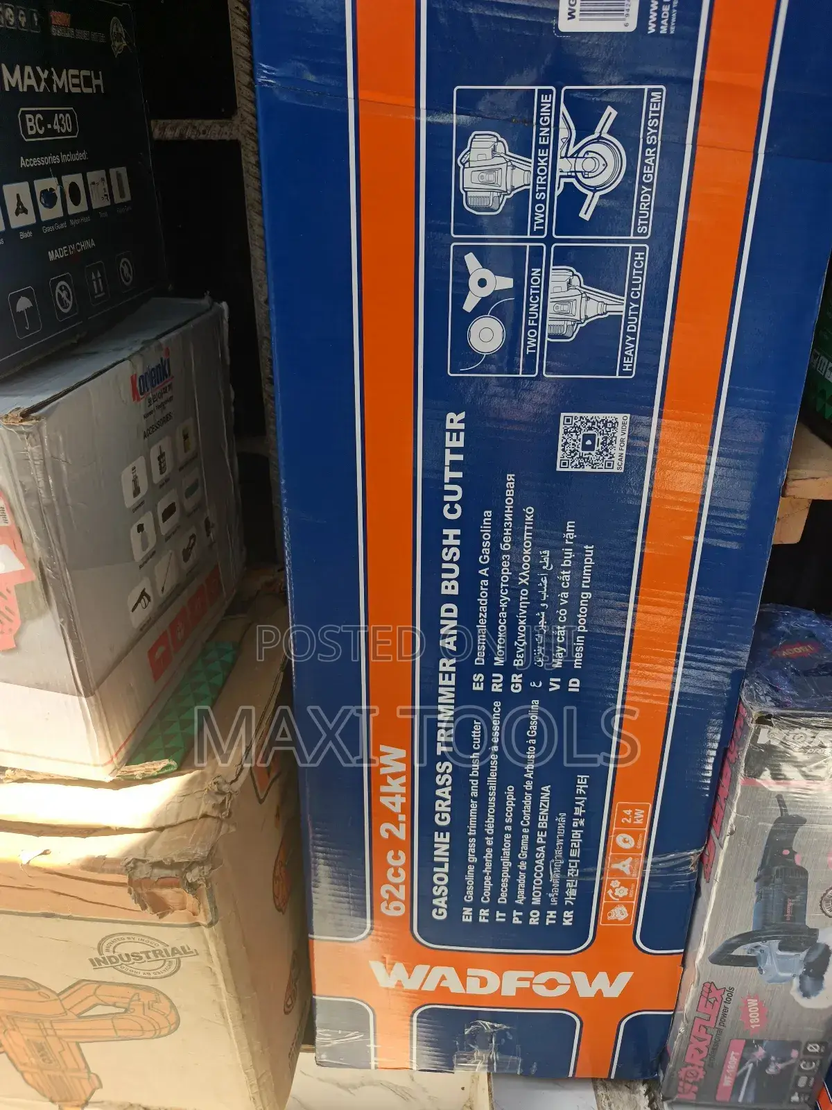 Gasoline Grass Trimmer And Bush Cutter.