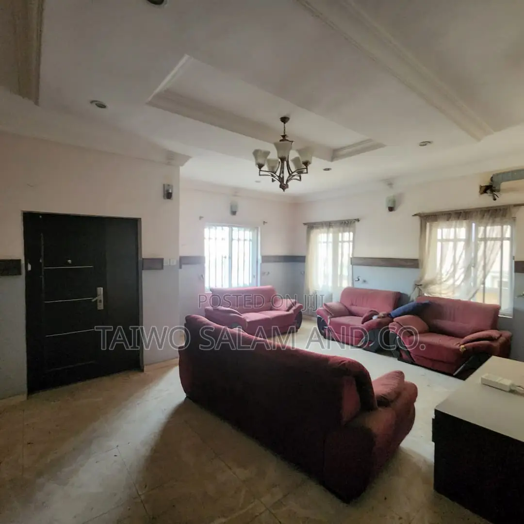 4bdrm Duplex in Jericho for sale