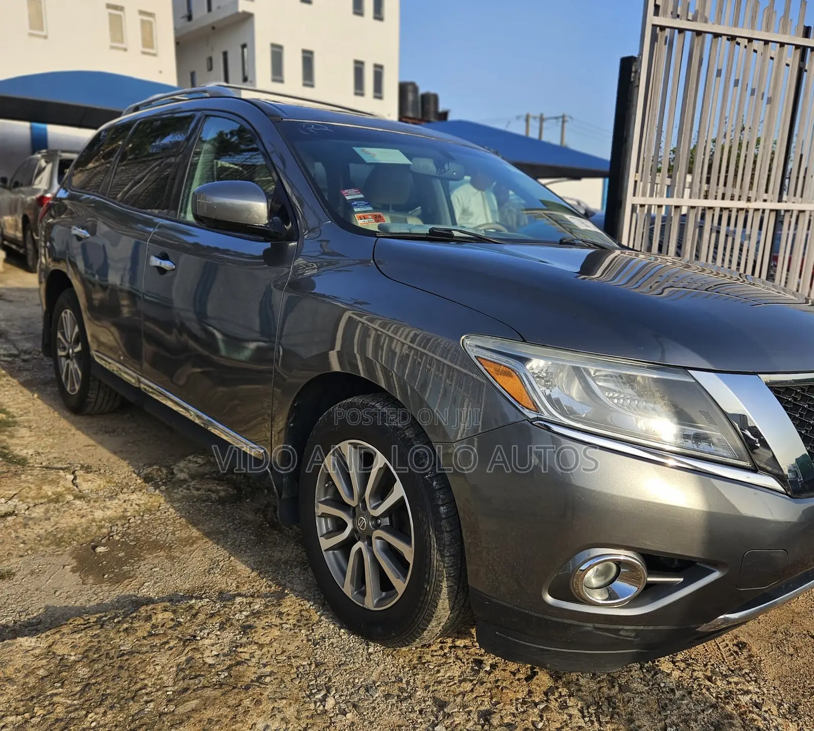 Nissan Pathfinder SV 4dr SUV (3.5L 6cyl CVT) 2015 Gray