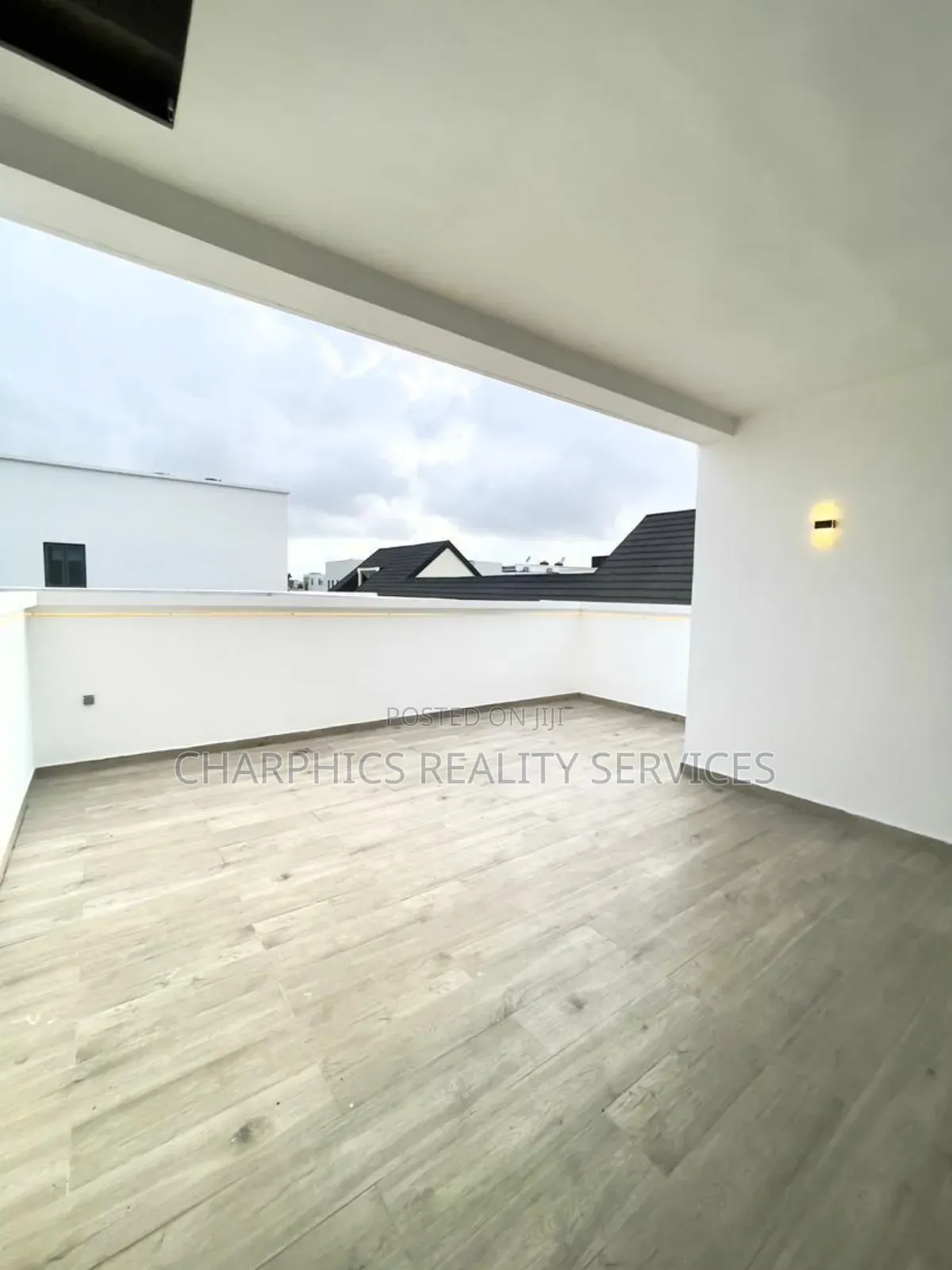 5bdrm Duplex in Ikate for sale