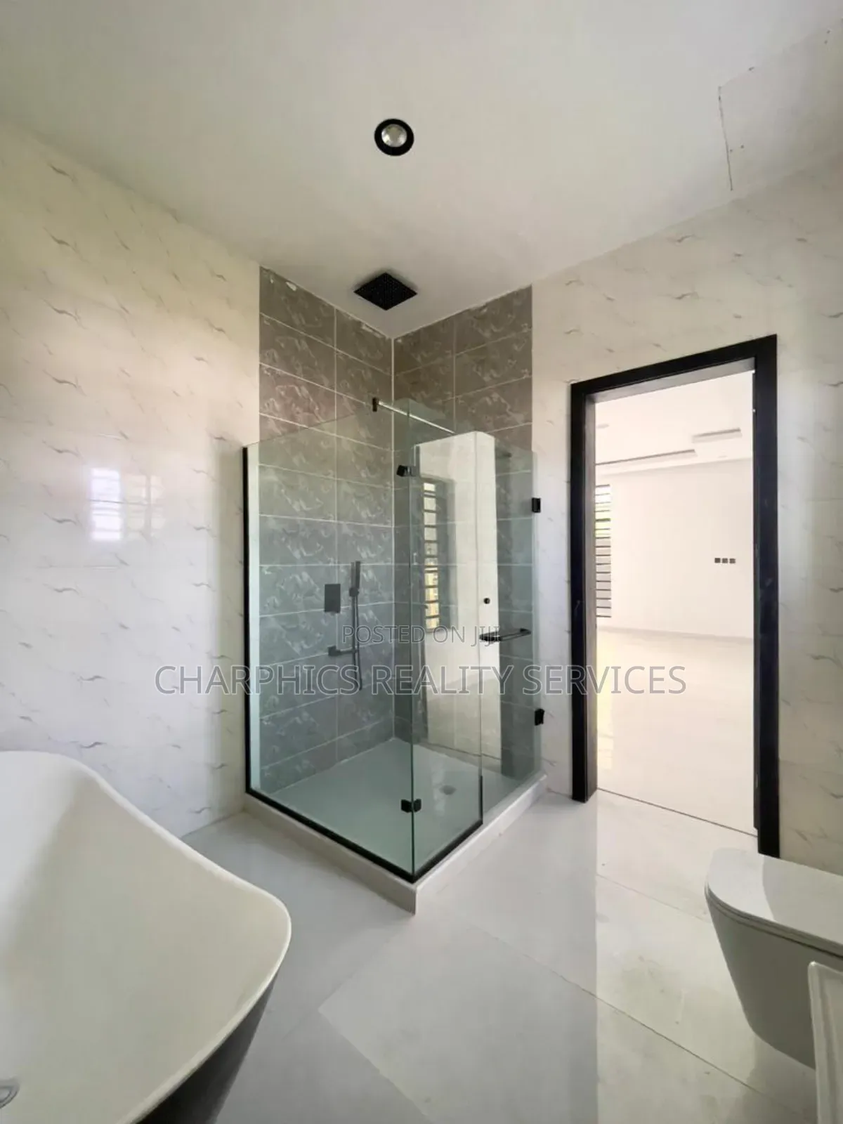 5bdrm Duplex in Lekki Phase 2 for sale